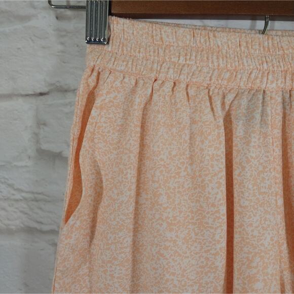 W Volcom Girls Casual Orange White Static Bloom Pull On Shorts NWT Size XS 5/6 - Picture 2 of 8